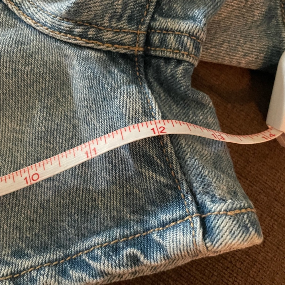 Levis Women’s High Loose Jean Shorts NWT - Picture 3 of 3